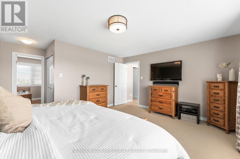 28460424/182-felicity-crescent/mer-bleuebradley-estatesanderson-park/ottawa/ontario/K1W0C2_25