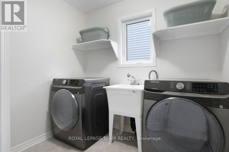 28522929/8-black-rivers-place/bridlewood/ottawa/ontario/K2M2E2_23