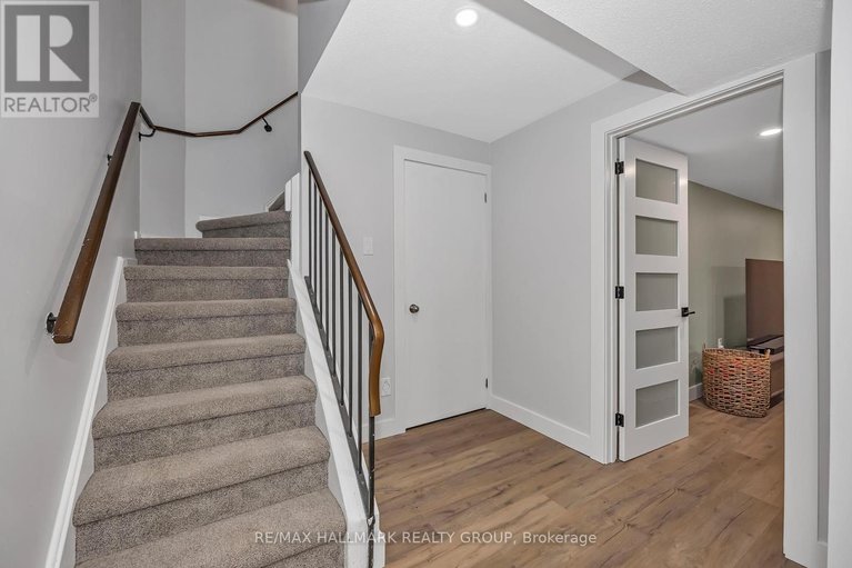 29586664/1059-avignon-court/orleans-wood/ottawa/ontario/K1C2N4_33
