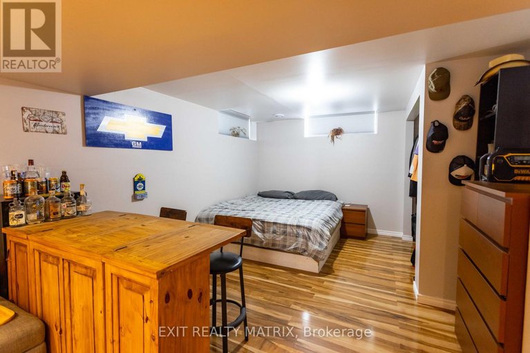 28414498/221-hillpark-high-street/mer-bleuebradley-estatesanderson-park/ottawa/ontario/K1W0B5_35