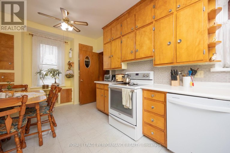 29632412/11-peter-street/maxville/north-glengarry/ontario/K0C1T0_12