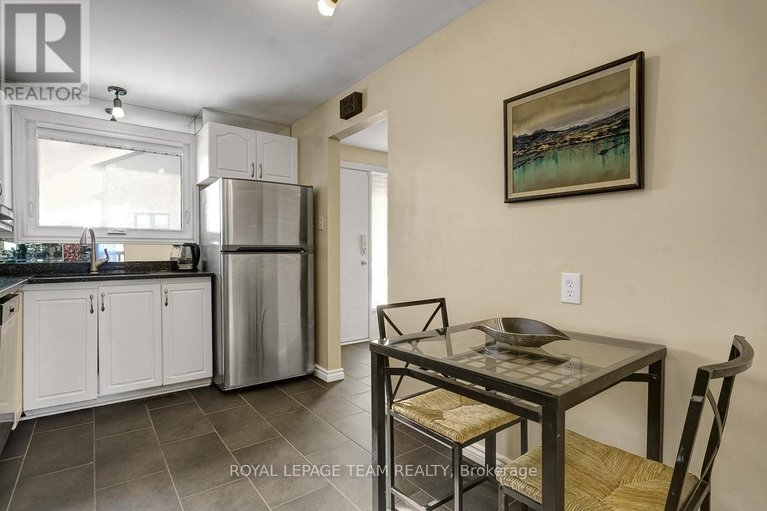 29537105/35-2027-stonehenge-crescent/pineview/ottawa/ontario/K1B4N7_11