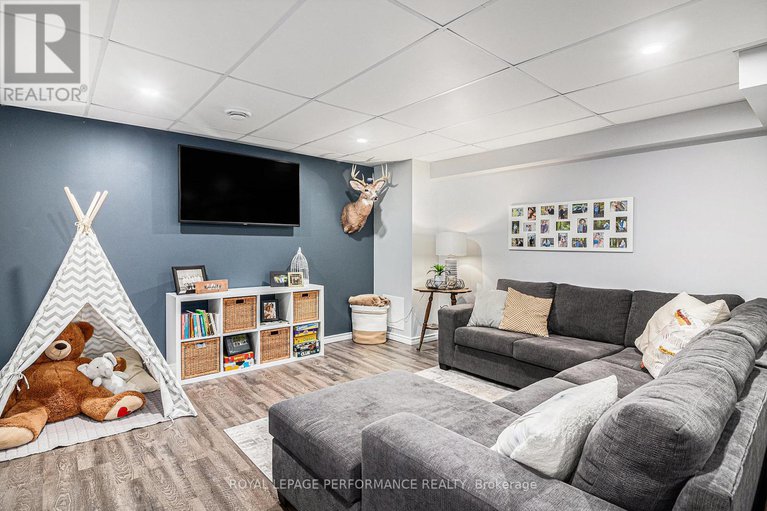 28804452/66-front-street/finch/north-stormont/ontario/K0C1K0_26
