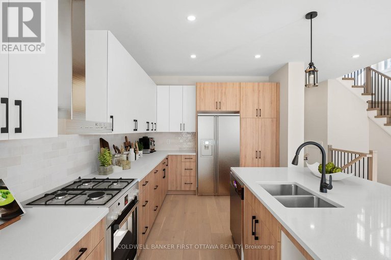 28450244/279-enclave-walk/mer-bleuebradley-estatesanderson-park/ottawa/ontario/K1W0J5_14