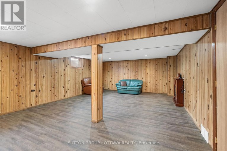 28296607/6489-rideau-valley-drive-n/manotick-south-to-roger-stevens/ottawa/ontario/K4M1B3_17