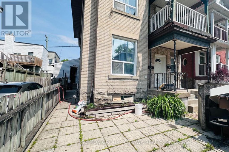28434012/139-eccles-street/west-centre-town/ottawa/ontario/K1R6S7_4