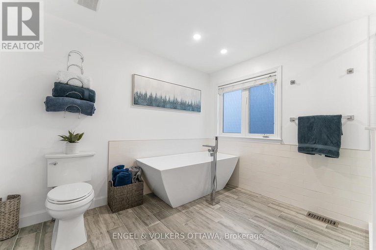 28911455/22-friendly-crescent/stittsville-south/ottawa/ontario/K2S2B6_31