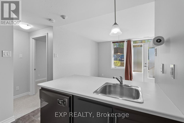 28928923/a-330-everest-private/elmvale-acres/ottawa/ontario/K1G4E4_17
