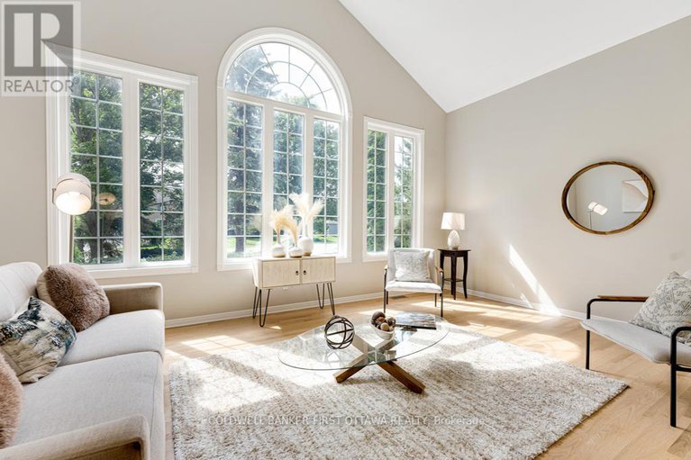 27833731/5525-pettapiece-crescent/manotick-village-manotick-estates/ottawa/ontario/K4M1C6_8