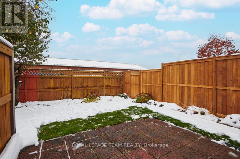 29100824/1584-cedar-mills-road/chateauneuf/ottawa/ontario/K1C7M1_25