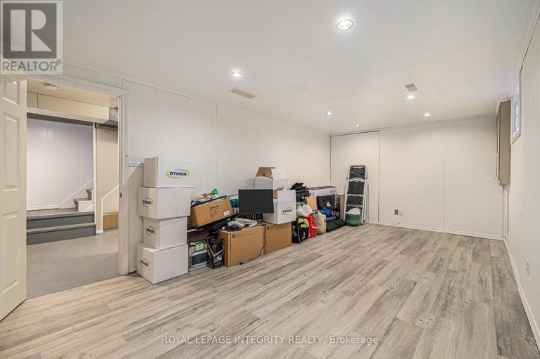 29047086/47-jansen-road/sheahan-estatestrend-village/ottawa/ontario/K2H5W6_26