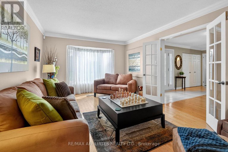 28886097/560-falwyn-crescent/fallingbrookridgemount/ottawa/ontario/K4A2A4_7