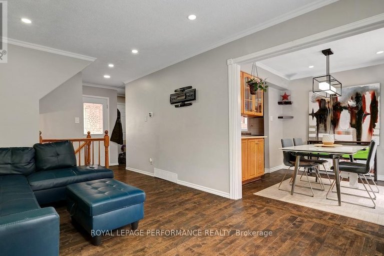 29576627/32-brando-crescent/hunt-club-parkgreenboro/ottawa/ontario/K1T2E3_10