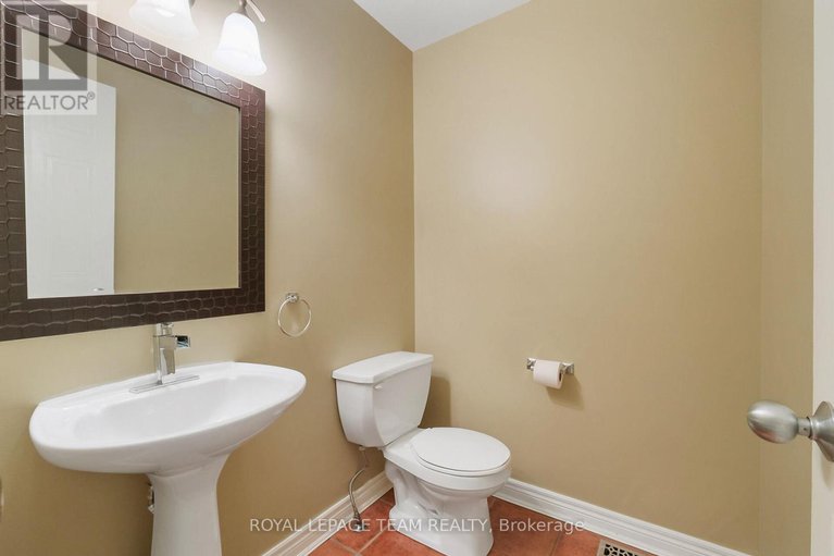 28777335/6201-arbourwood-drive/chapel-hill/ottawa/ontario/K1C7L6_6