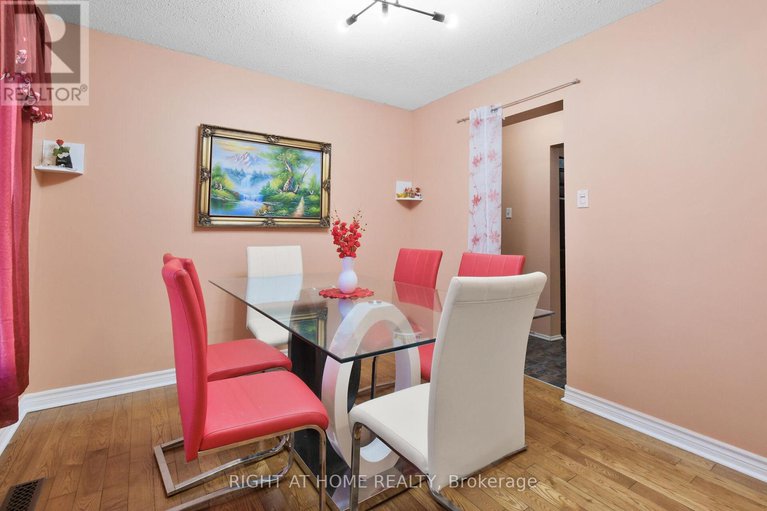 28221078/6104-vineyard-drive/convent-glen/ottawa/ontario/K1C2K2_15