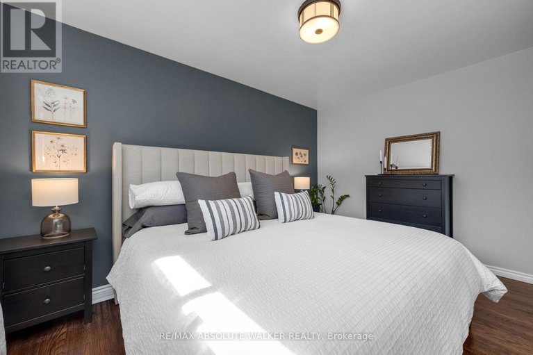 29640984/2052-valley-drive/elmvale-acresurbandale/ottawa/ontario/K1G2P4_13