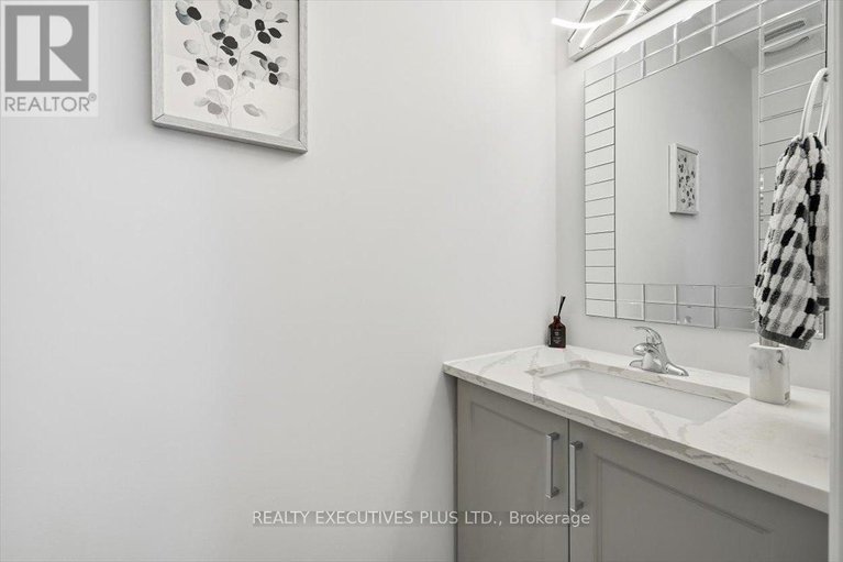 29225784/1082-docteur-corbeil-boulevard/town-of-rockland/clarence-rockland/ontario/K4K0E9_17