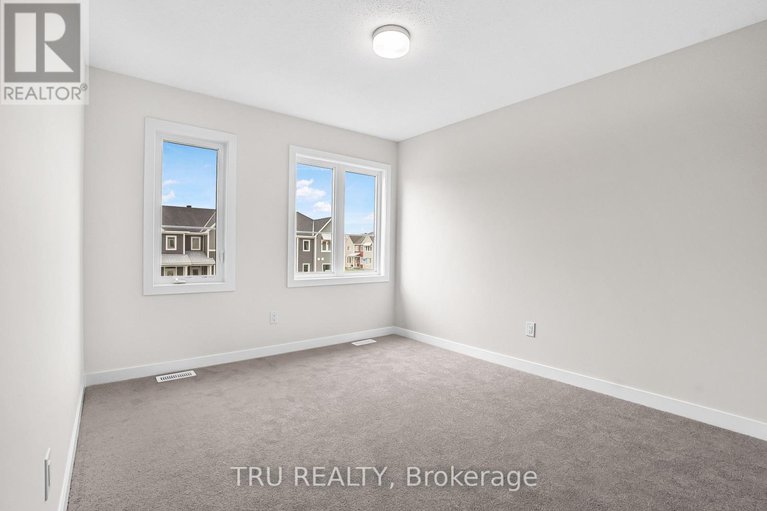 28405876/517-oldenburg-avenue/btwn-franktown-rd-fallowfield-rd/ottawa/ontario/K0A2Z0_21