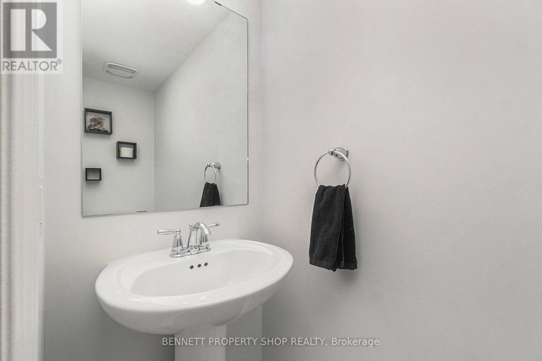 29216739/548-snow-goose-street/half-moon-bay/ottawa/ontario/K2J0T3_13