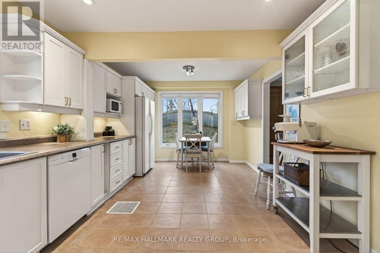 29612402/24-hobart-crescent/sheahan-estatestrend-village/ottawa/ontario/K2H5S4_10