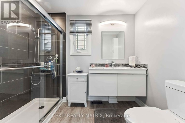 28863481/347-shakespeare-street/vanier/ottawa/ontario/K1L5M1_28