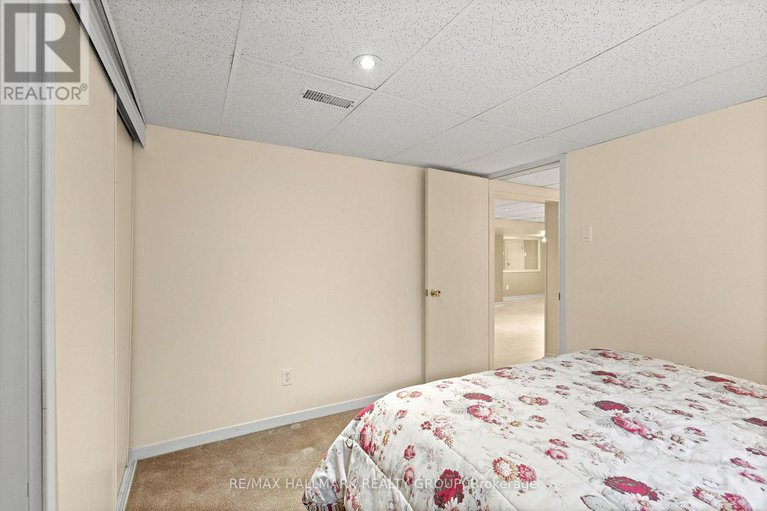 29013157/18-kerry-crescent/city-viewskylinefisher-heightsparkwood-hills/ottawa/ontario/K2E5V6_29