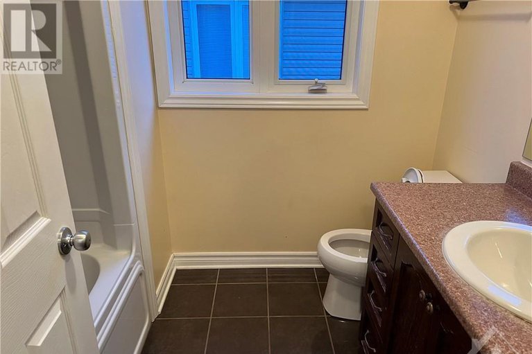 29319586/270-mica-crescent/town-of-rockland/clarence-rockland/ontario/K4K0E2_15