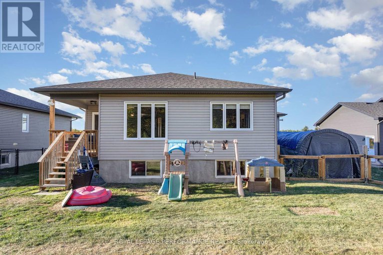 28969213/242-roxanne-street/clarencerockland-twp/clarence-rockland/ontario/K0A1N0_30