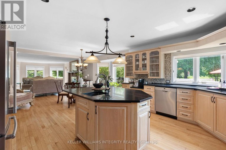 28466122/22-marchbrook-circle/rural-kanata-central/ottawa/ontario/K2W1A1_13