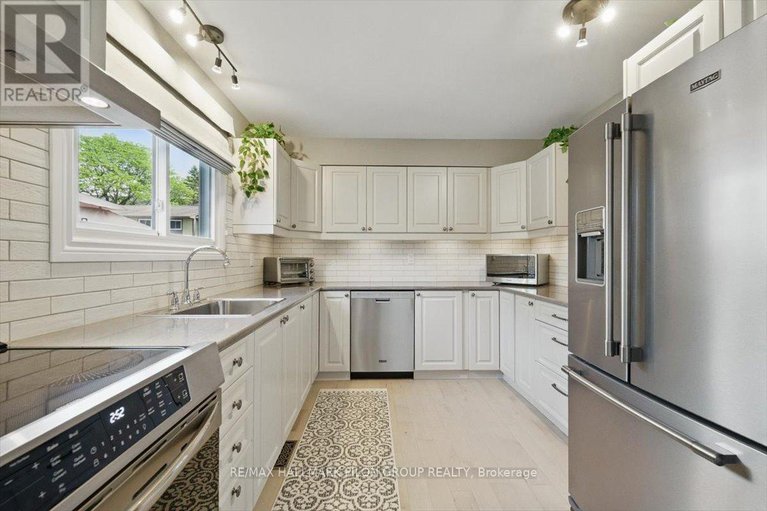 28412777/1358-bakker-court/convent-glen-south/ottawa/ontario/K1C2K4_9