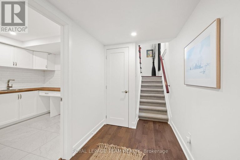 29404237/28-maplehill-way/manotick-village-manotick-estates/ottawa/ontario/K2C3H1_28