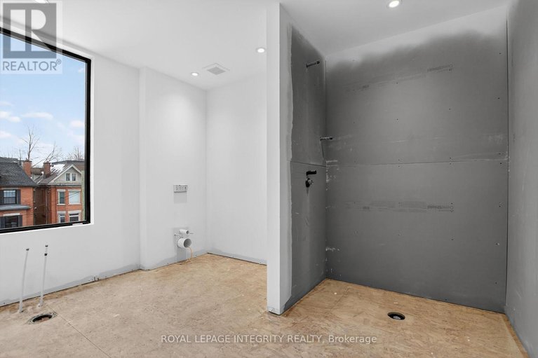 29487124/112-queen-elizabeth-drive/ottawa-centregolden-triangle/ottawa/ontario/K2P0Z5_33