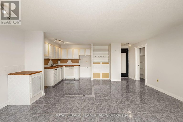 29128089/1210-20-chesterton-drive/borden-farmstewart-farmcarleton-heightsparkwood-hills/ottawa/ontario/K2E6Z7_9