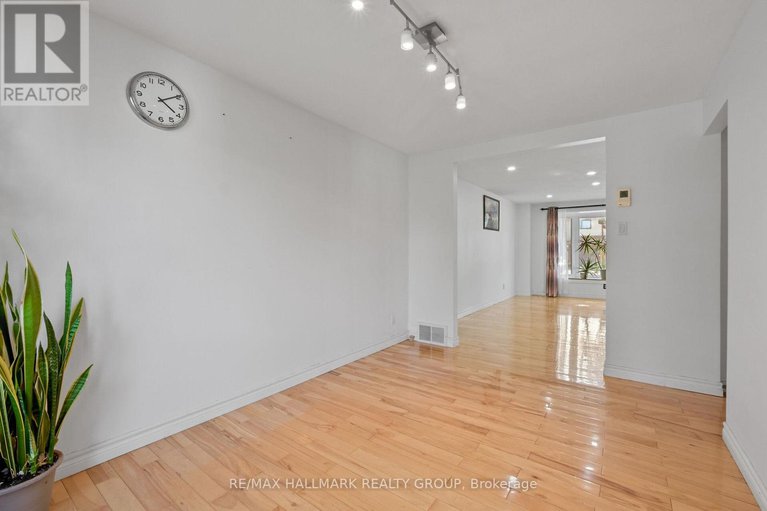 28678451/1089-barwell-avenue/fairfield-heights/ottawa/ontario/K2B8H4_8