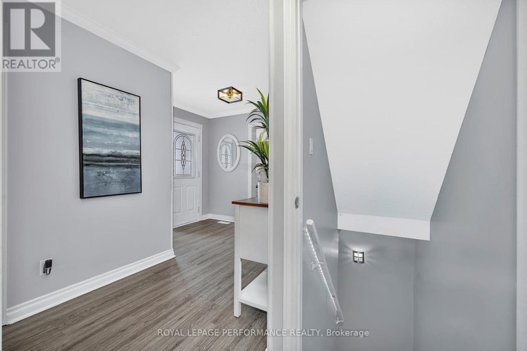 29305647/1310-prestone-drive/bilberry-creekqueenswood-heights/ottawa/ontario/K1E2Z6_31