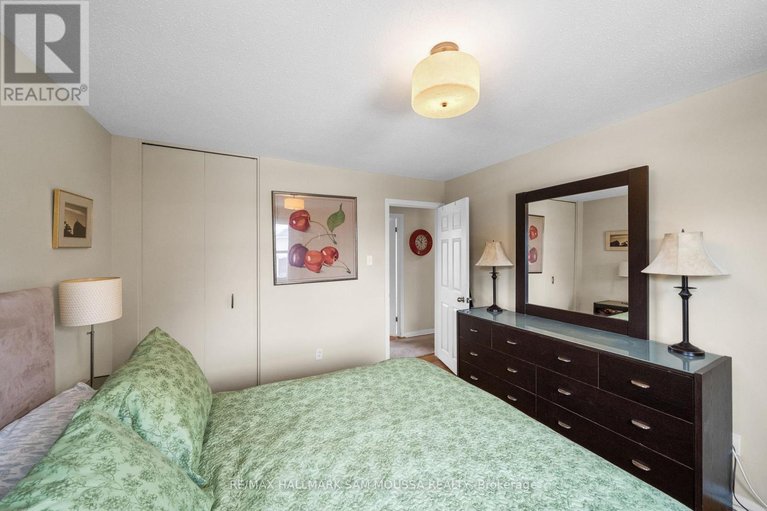 29606720/46-seymour-avenue/borden-farmstewart-farmcarleton-heightsparkwood-hills/ottawa/ontario/K2E6P2_29