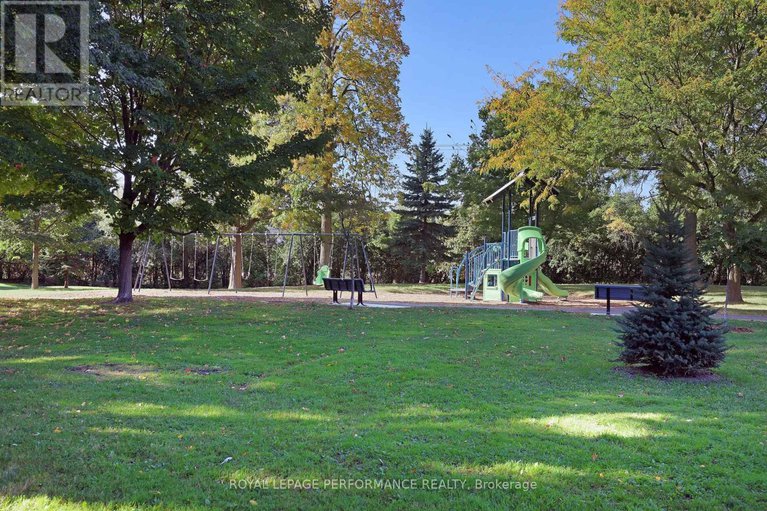 29057933/82-queensline-drive/bruce-farmgraham-parkqualicumbellands/ottawa/ontario/K2H7J5_14