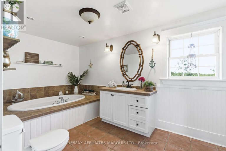 29051127/20267-county-road-18-road/south-glengarry-charlottenburgh-twp/south-glengarry/ontario/K0C2J0_16