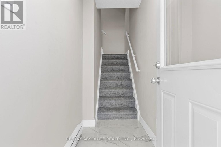 28995310/73b-750-st-andre-drive/hiawatha-parkconvent-glen/ottawa/ontario/K1C4R8_6