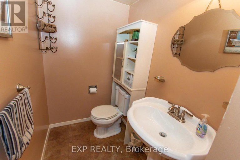 28588528/1576-st-georges-street/bilberry-creekqueenswood-heights/ottawa/ontario/K1E2M9_15
