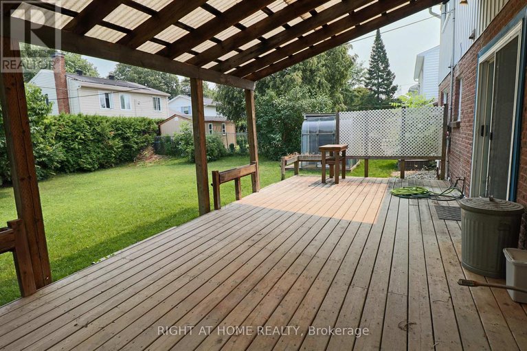 28688243/841-thorndale-drive/riverside-park-south/ottawa/ontario/K1V6Y1_27