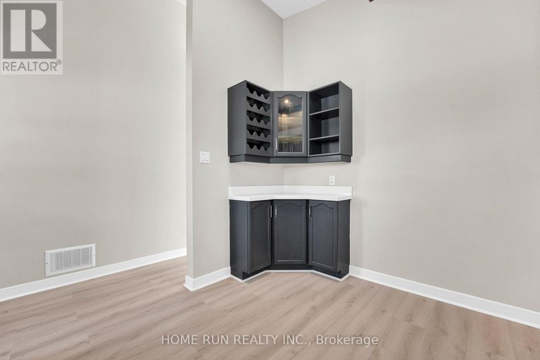 29436297/1259-meadowlands-drive-e/city-viewskylinefisher-heightsparkwood-hills/ottawa/ontario/K2E6K4_21