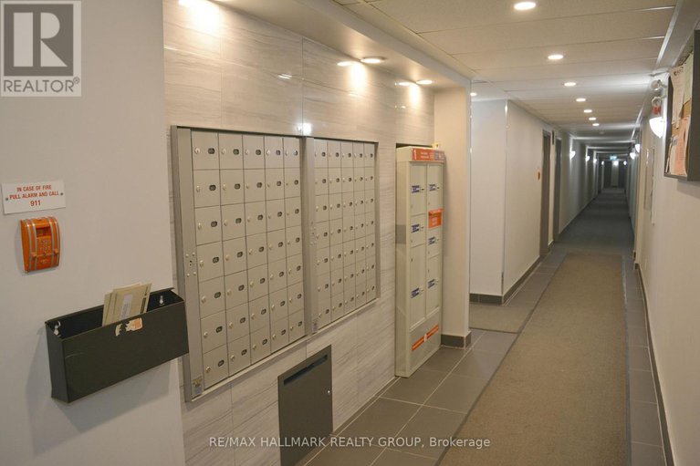 29424818/310-214-viewmount-drive/borden-farmstewart-farmcarleton-heightsparkwood-hills/ottawa/ontario/K2E7X3_16