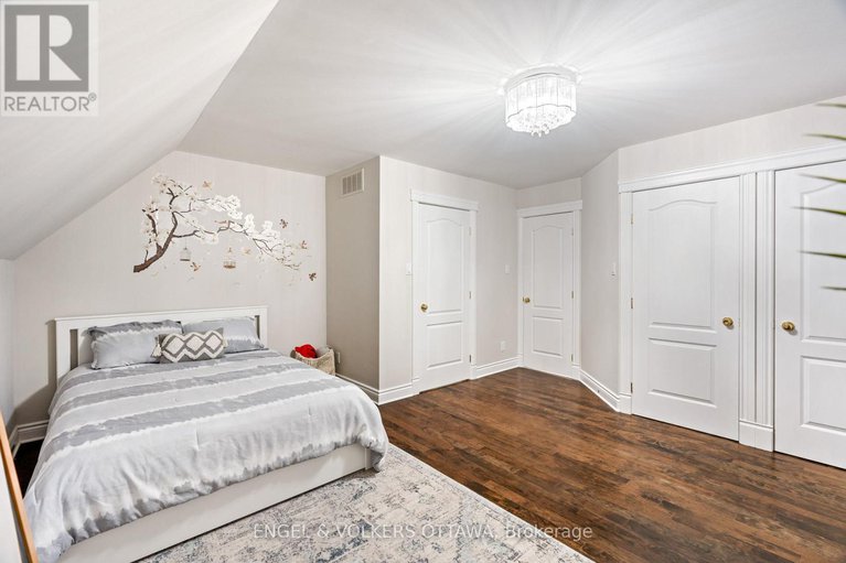 28614638/1412-houston-crescent/rural-kanata-central/ottawa/ontario/K2W1B6_28