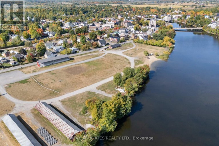 28874015/290-water-street/almonte/mississippi-mills/ontario/K0A1A0_41