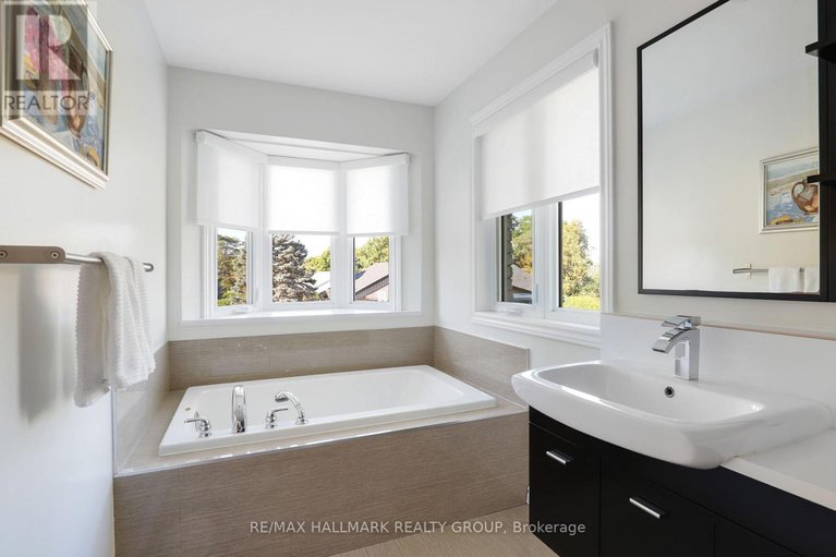 28938196/3062-upper-otterson-place/mooneys-bayrevelstoke/ottawa/ontario/K1V7B6_23