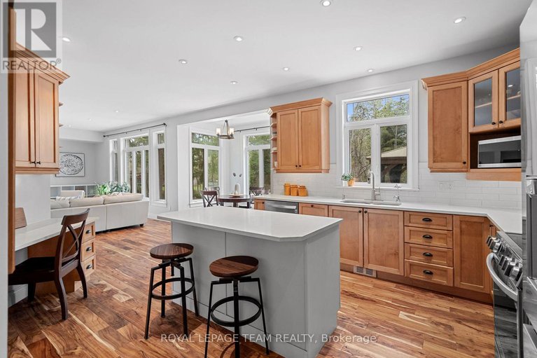 28316771/2377-pine-avenue/manotick-east-to-manotick-station/ottawa/ontario/K4M1B4_19