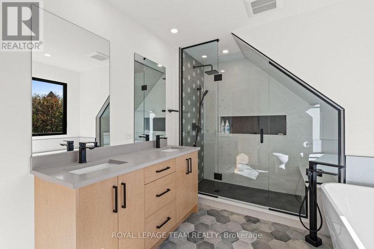 28989052/5575-south-sunset-drive/manotick-long-island-nicholls-island/ottawa/ontario/K4M1J4_31