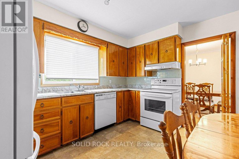 28357814/7-brouse-drive/iroquois/south-dundas/ontario/K0E1K0_18