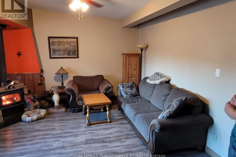 28932365/975-queen-street/lorignal/champlain/ontario/K0B1K0_13